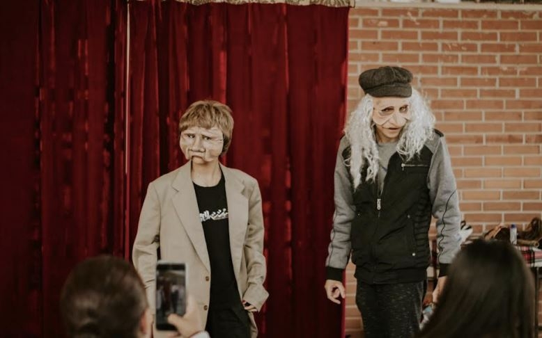 Escolas municipais recebem oficinas de teatro de máscaras