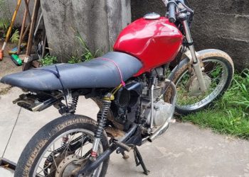 Polícia Militar de Meio Ambiente recupera moto furtada em Poços