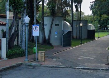 Homens são presos suspeitos de transar em banheiro público em Poços 