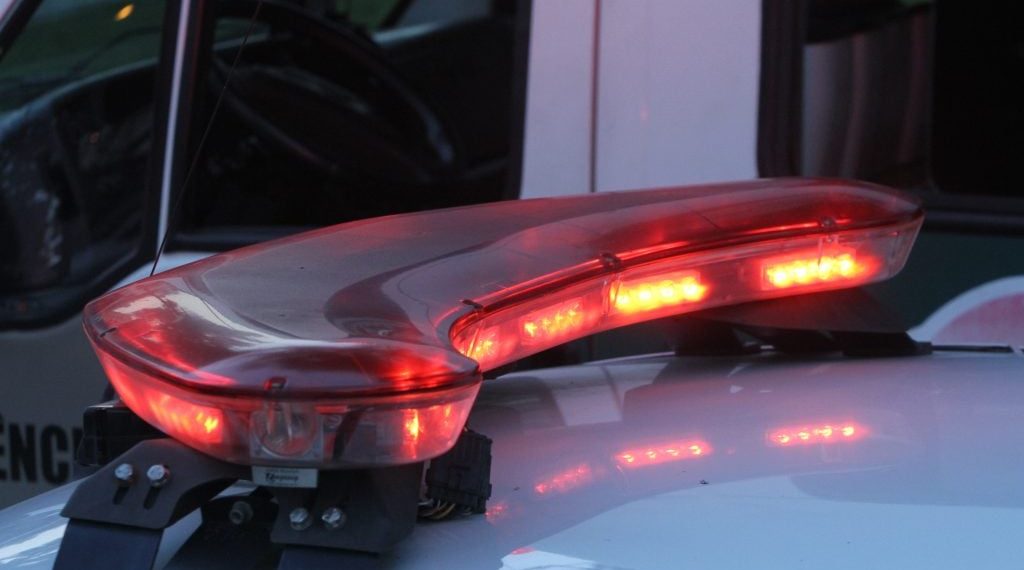 Homem é atingido por dois tiros em Poços; vítima foi socorrida por policiais