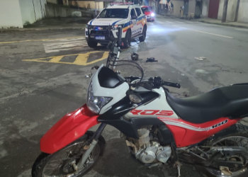 PM recupera moto furtada após acidente em Poços 