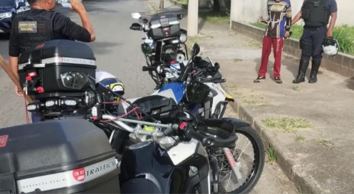 Homem é preso acusado de abusar de menina em Poços