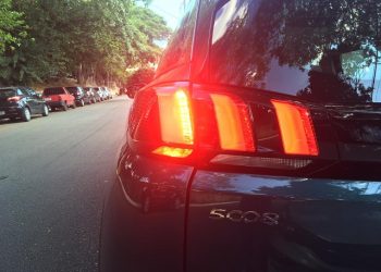 Demutran alerta motoristas sobre importância do uso correto da seta