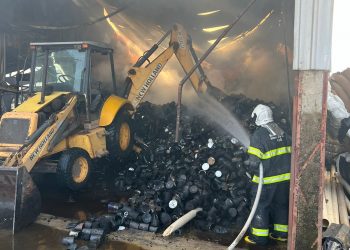 Combate a incêndio em galpão no Distrito Industrial de Poços de Caldas durou 15 horas