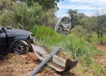 Acidente entre caminhão e carros deixa homem ferido em Poços de Caldas