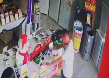 Casal é flagrado furtando celulares em loja de Poços de Caldas