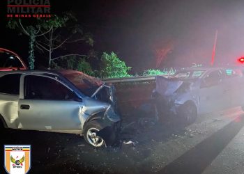 Homem morre após acidente entre dois carros na MG-267