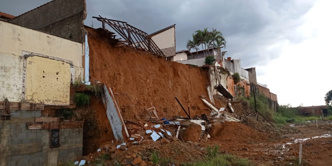 Demutran apreende carro clonado em Poços de Caldas