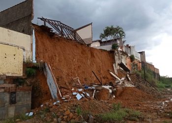 Demutran apreende carro clonado em Poços de Caldas