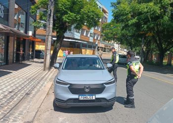 Demutran apreende carro clonado em Poços de Caldas