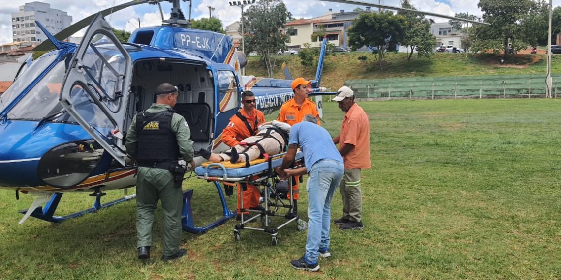 Vítimas do acidente entre ônibus e carro são transportadas por helicópteros da PM e Bombeiros