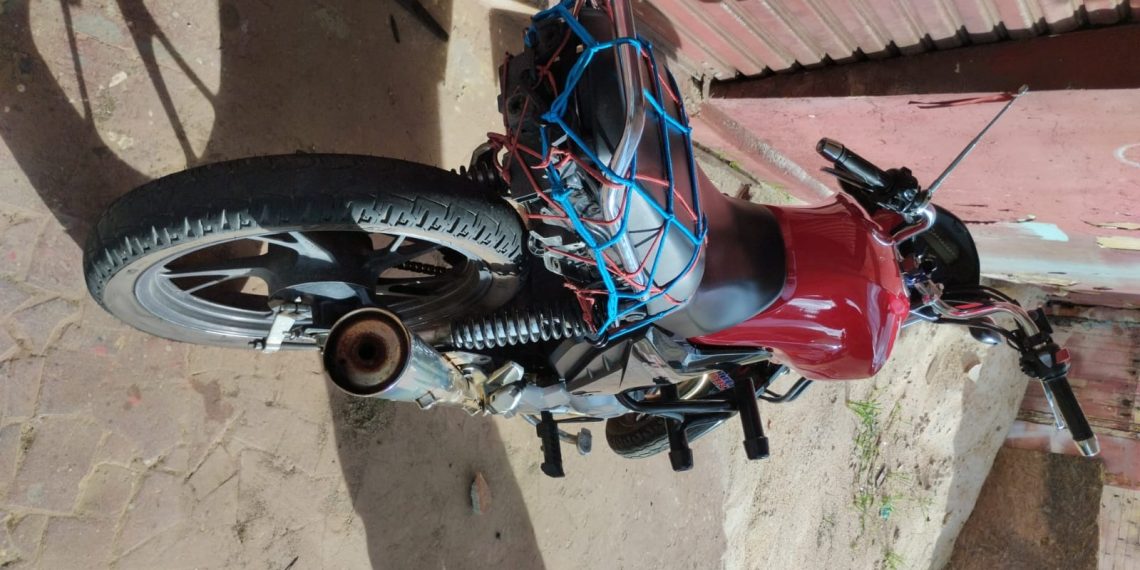 Com apoio aéreo, PM prende condutor em motocicleta adulterada em Poços
