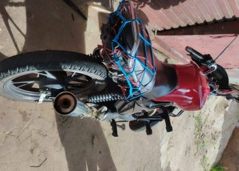 Com apoio aéreo, PM prende condutor em motocicleta adulterada em Poços