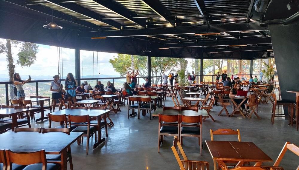 Com vista para Poços de Caldas, Mercado Cristo é aberto em Poços de Caldas