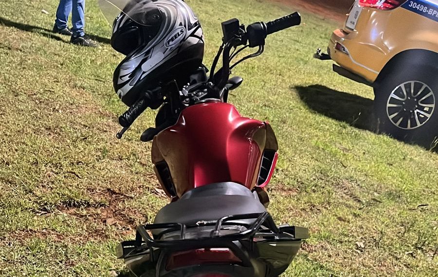 PMR recupera moto furtada e prende suspeito por corrupção de menor em Poços de Caldas