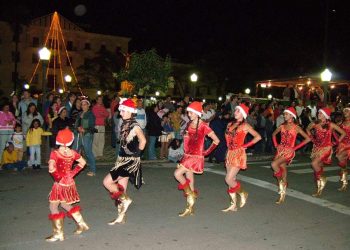 Parada de Natal acontece neste sábado com desfile das escolas em Poços de Caldas