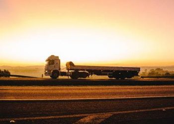 Eixos suspensos de caminhões carregados passam a ser cobrados nas rodovias da região de Campinas e Circuito das Águas