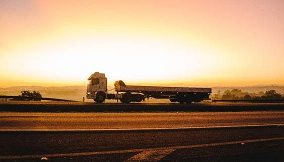 Eixos suspensos de caminhões carregados passam a ser cobrados nas rodovias da região de Campinas e Circuito das Águas