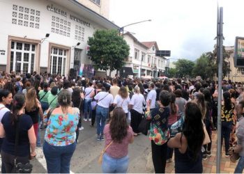 Sindserv entra com ação coletiva contra Prefeitura após desconto em ponto abonado de Assembleia