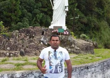 Motorista que morreu após bater carro é sepultado em Poços