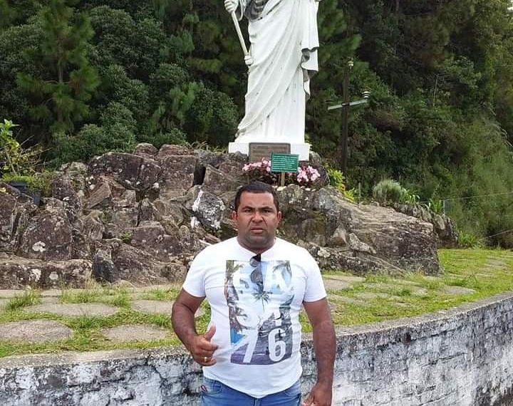 Motorista que morreu após bater carro é sepultado em Poços