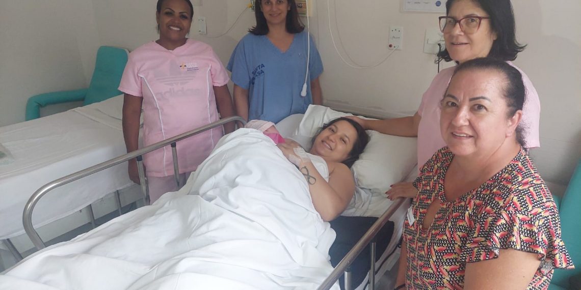 Primeiro bebê poços-caldense de 2024 é menina e nasceu de parto cesárea, pesando 2.8 quilos