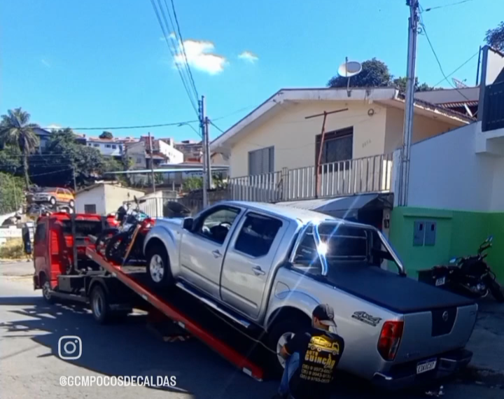 7 veículos são removidos pela GCM e Demutran em Poços de Caldas