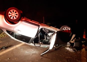 Mulher fica ferida após capotar carro na BR-146 em Botelhos