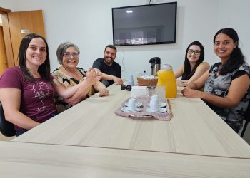 Fundadora e 1ª Presidenta do Sindserv, Ana Guerra visita atual diretoria em Poços de Caldas