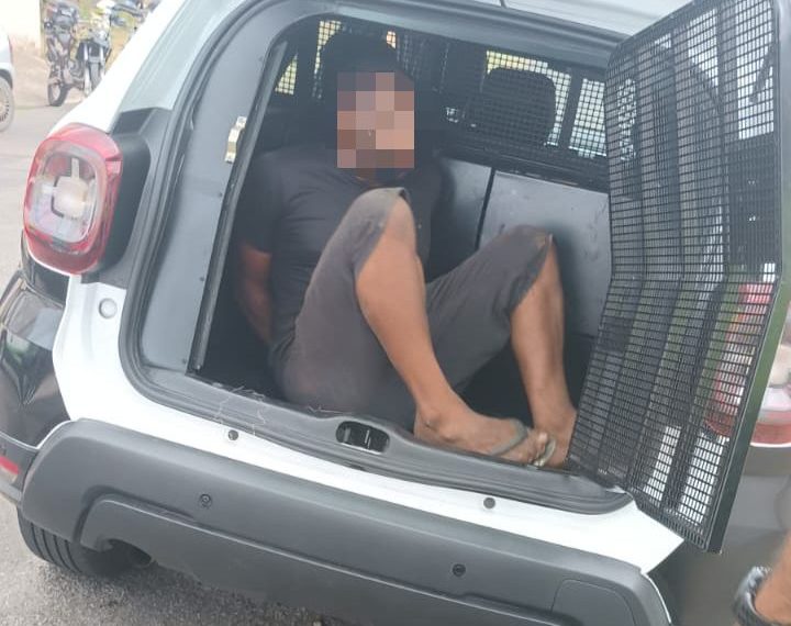 Em ataque de fúria, homem é imobilizado com arma de choque após fugir de bliz em Poços de Caldas