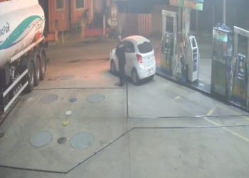 VÍDEO: Veja o momento em que motorista foge de posto após pagar gasolina com nota falsa