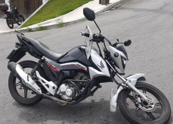 VÍDEO: Motoentregador é atingido por carro na zona leste de Poços de Caldas