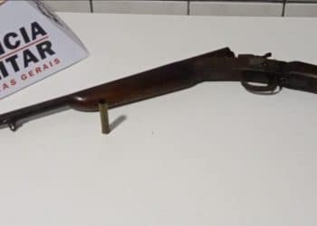 Idoso é preso após atirar em vizinho que tentava invadir a casa dele na zona rural de Andradas