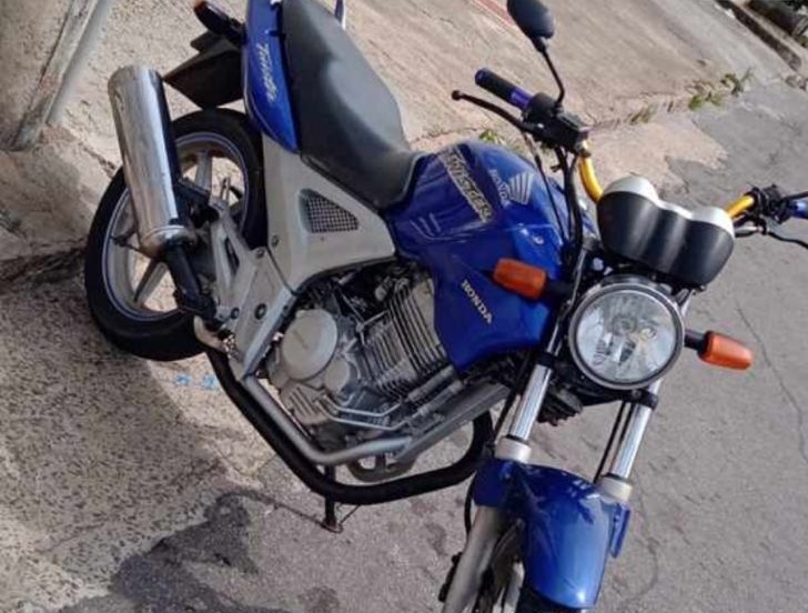 Moto é furtada no centro de Poços de Caldas