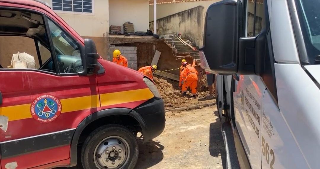 URGENTE: Homem morre soterrado em obra na zona leste de Poços
