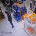 Homem é flagrado furtando cafeteira em loja de Poços de Caldas; VÍDEO