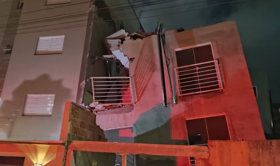 Prédio de 3 andares em construção desaba na zona leste de Poços de Caldas