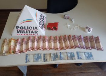 Polícia Militar encontra drogas entre peças de carroceria de caminhão e prende traficante na zona sul de Poços de Caldas