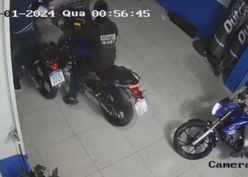 VÍDEO: Criminosos arrombam concessionária e furtam 11 motos no Sul de Minas