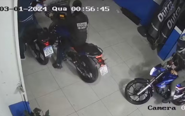 VÍDEO: Criminosos arrombam concessionária e furtam 11 motos no Sul de Minas