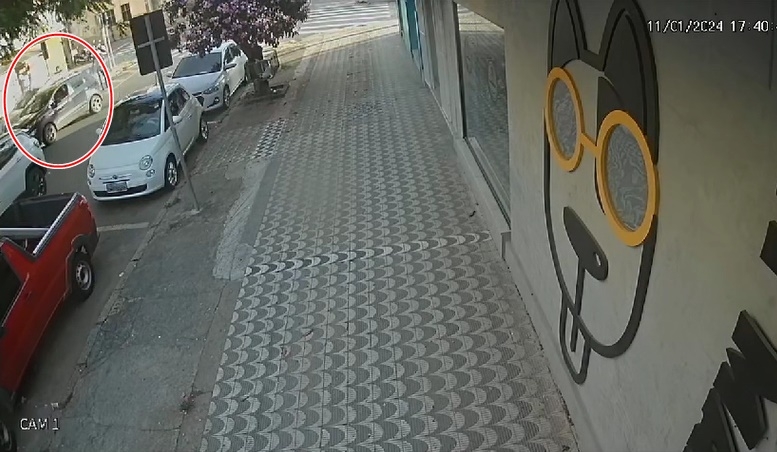 VÍDEO: Mulher perde o controle do carro e atinge três veículos no centro de Poços de Caldas