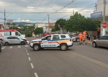 Acidente envolvendo três veículos deixa uma pessoa ferida no Sul de Minas