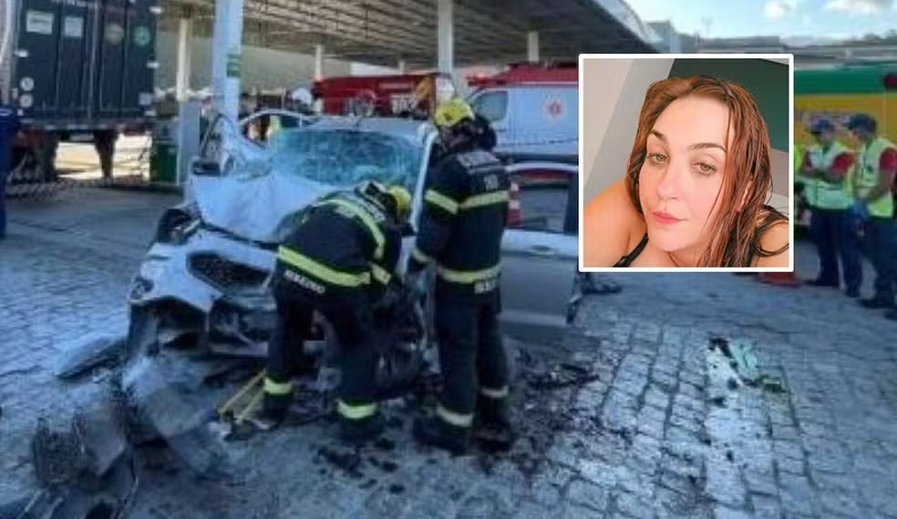 Mulher que fugiu com carro de loja de Poços, bate veículo e morre