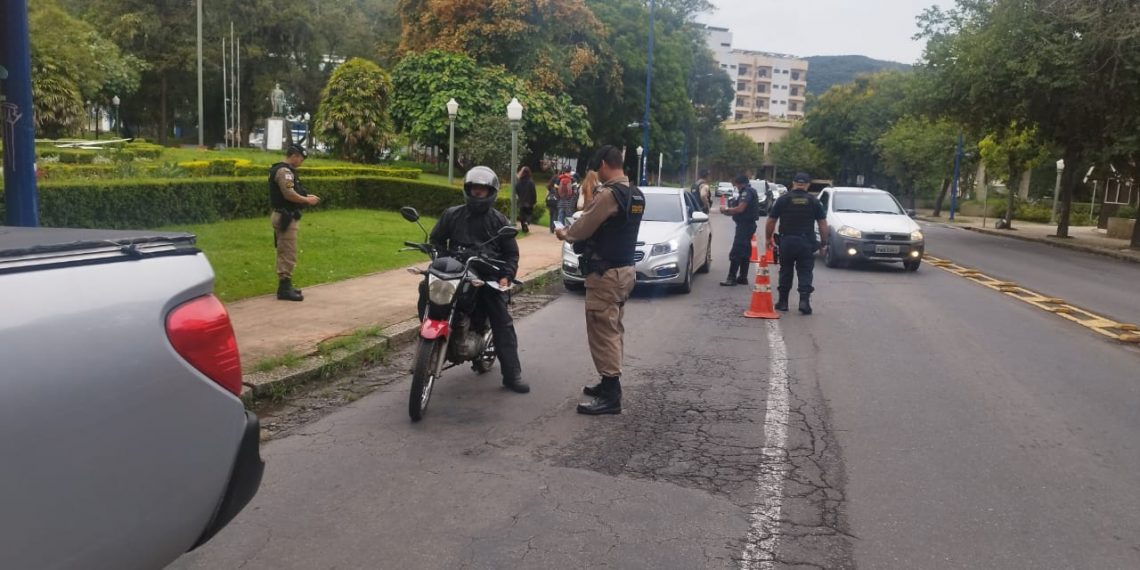Guarda Municipal e Polícia Militar realizam operação conjunta na área central de Poços de Caldas