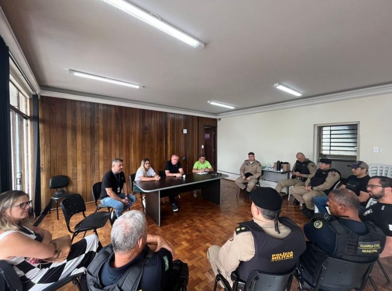 Prefeitura realiza reunião com forças de segurança após incidentes no Carnaval de Poços