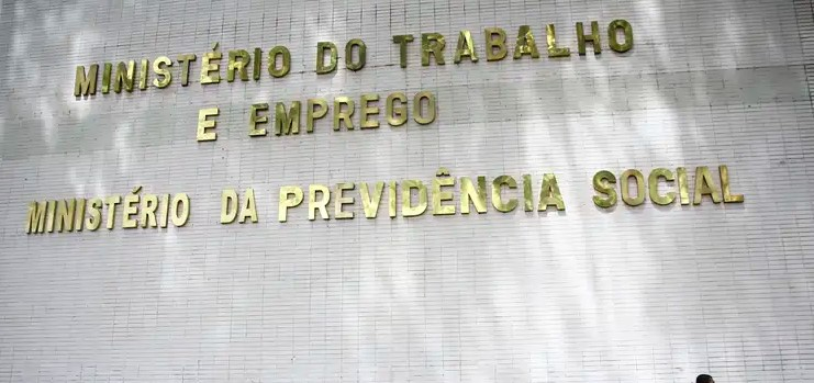 Prazo para empresas entregarem relatório salarial termina nesta quinta