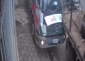 VÍDEO: veja o momento do acidente entre dois caminhões em Poços de Caldas