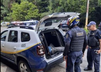 Norte-americano é preso acusado de pedofilia após fotografar partes íntimas de meninas em Poços