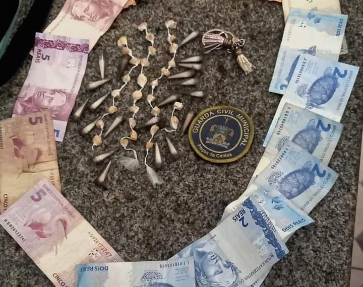 GCM e Demutran apreendem adolescente suspeito de tráfico de drogas em Poços