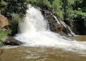 Homem morre após escorregar e bater a cabeça em cachoeira
